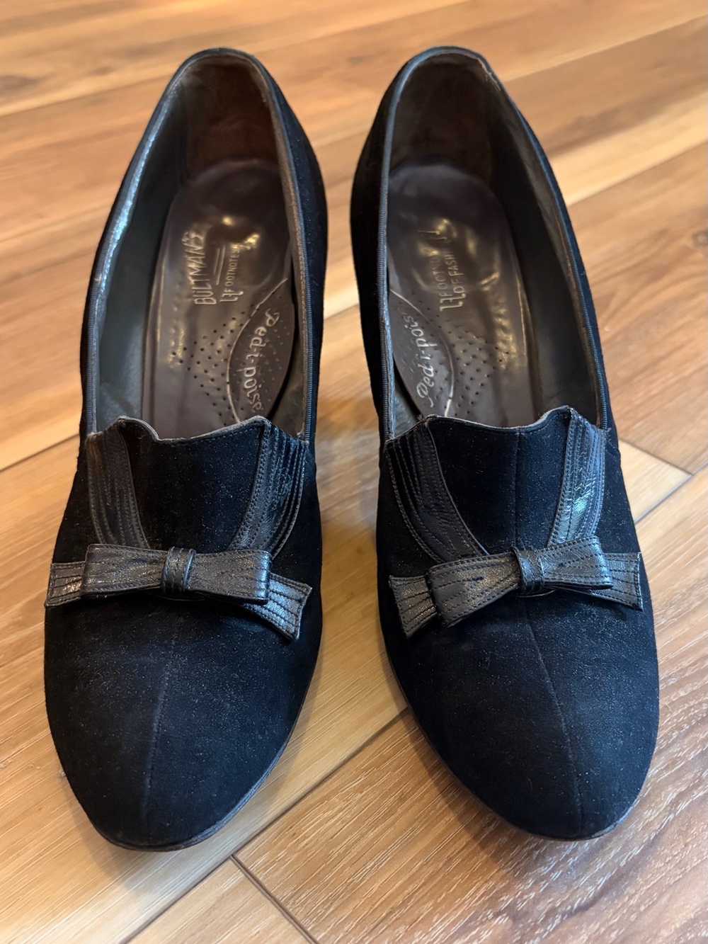 Vintage Bultmans Footnotes Black Suede Bow Pumps Mid Century Heels